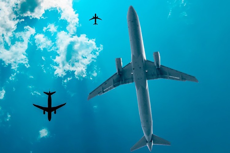 Küresel hava yolu yolcu trafiği nisanda yüzde 45,8 arttı