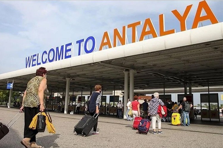 BTA ve Fraport, Antalya Havalimanının yiyecek-içecek alanlarını işletecek
