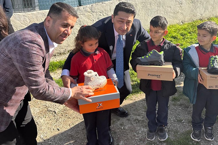 Deprem bölgesinde üretim ve dayanişma vurgusu