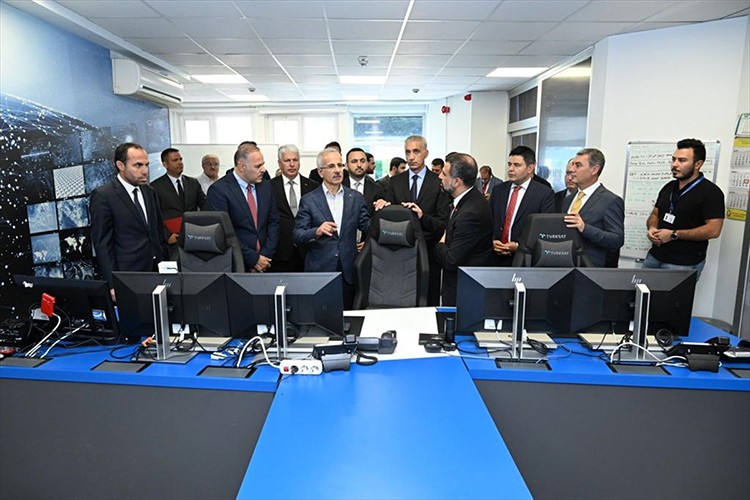 Bakan Uraloğlu, TÜRKSAT Gölbaşı Kampüsü'nü ziyaret etti