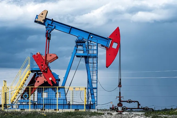 ABD'nin yaptırım açıklamaları petrolü vurdu