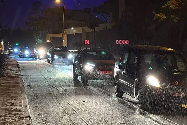 İstanbul'da kar etkisiyle trafik yoğunluğu yüzde 81'e çıktı