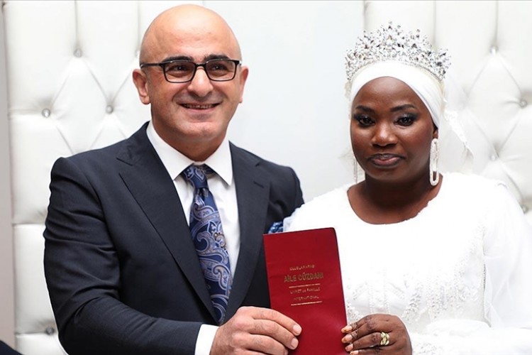 Malili gelin ile Türk damat Rize'de düzenlenen törenle dünyaevine girdi