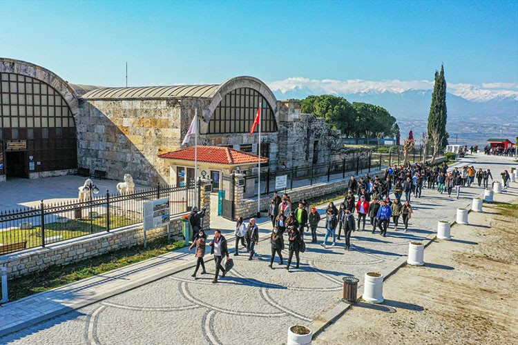 Gençler Başkan Zolan ile Denizli'yi keşfediyor