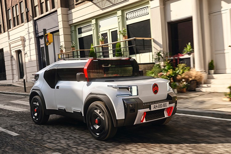 Cıtroën'in cesur yolculuğu Retromobıle 2023'de sergileniyor