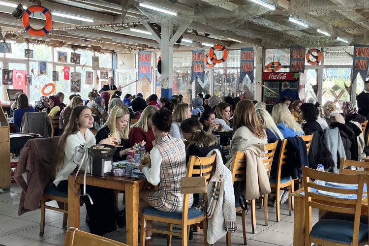 BALIKÇI KENAN'DA KADINLARA BALIK EKMEK 5 GÜN BEDAVA