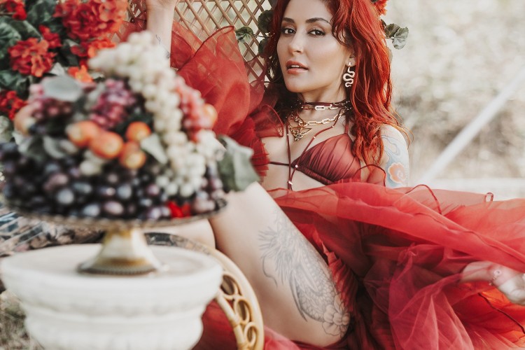 Melek Mosso'dan hit adayı