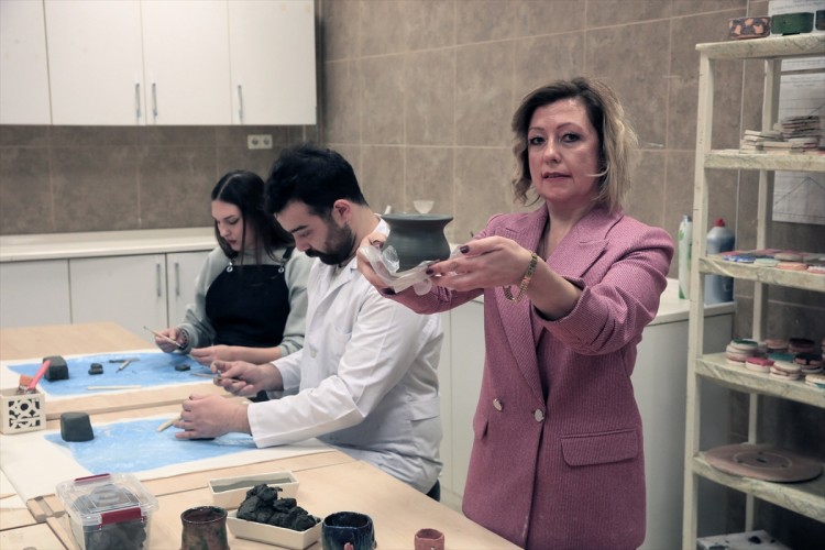 Dip çamuru seramik objelere dönüşüyor
