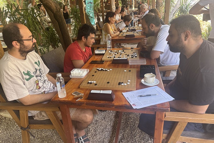Zeka oyunu "go" oyuncuları Antalya'da yarışıyor