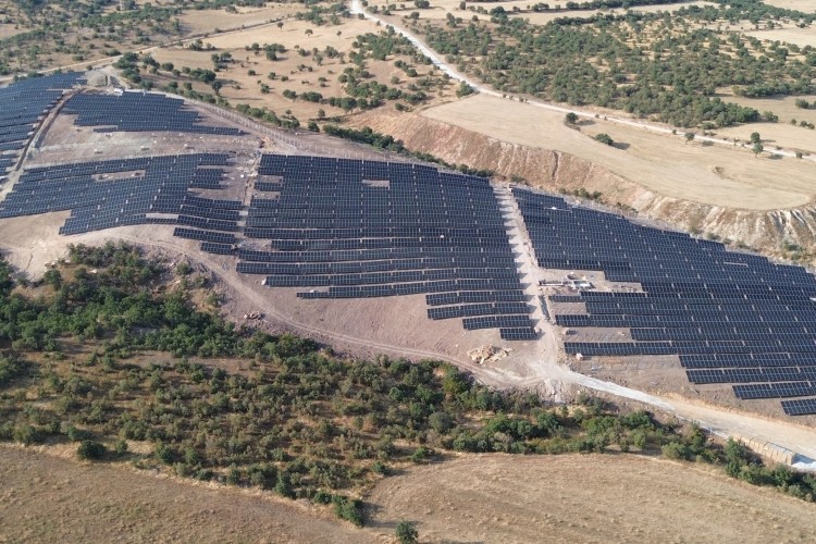 BİM, İLK ARAZİ ÜZERİ GES PROJESİNİ UŞAK'TA DEVREYE ALDI