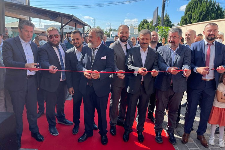 Paris'te 5. mağazasını açtı