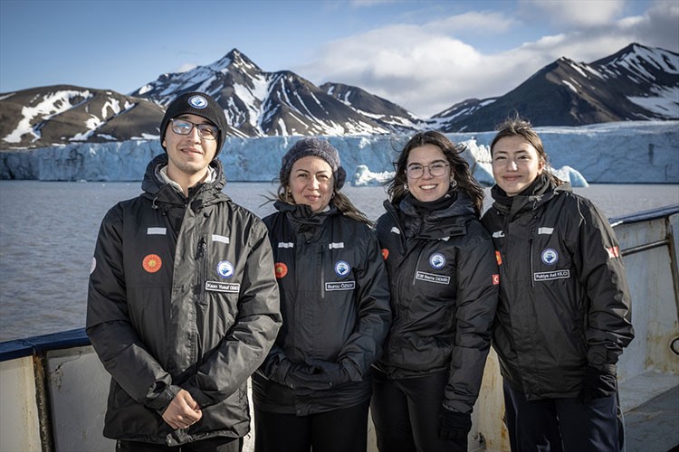 Genç bilim insanları Kuzey Kutbu'nda çalışmalar gerçekleştirdi