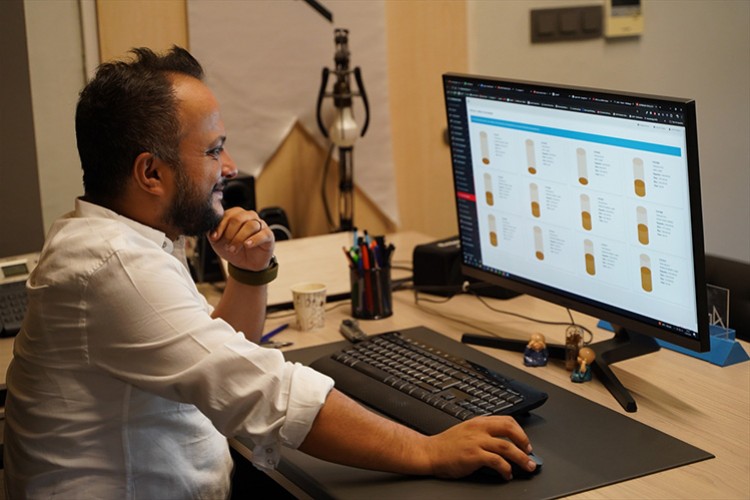 Geliştirdiği yazılımla lisanslı depodaki ürünleri pazara sunuyor