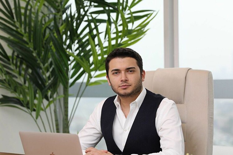 Kendine koruma tutmuş