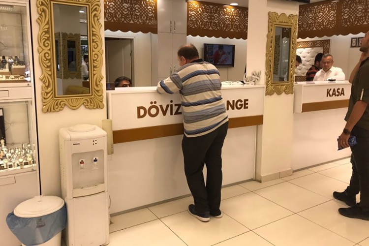 Dolar 7.70'i test etti