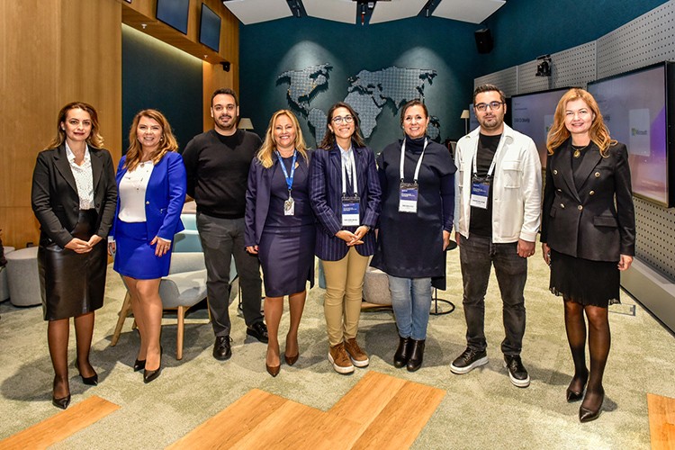 Pazarlama odaklı iş uygulamalarını tanıttı