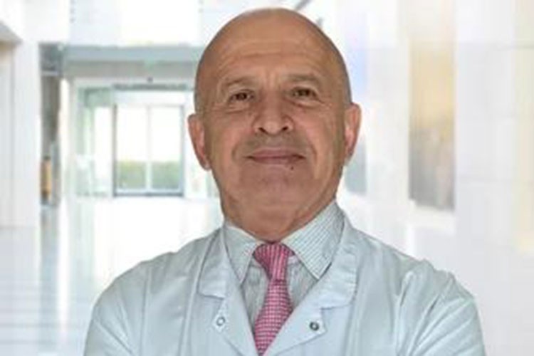 Robotik cerrahi titreyen elleri ortadan kaldırıyor