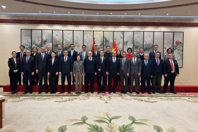 Türk ihracatçıları Çin ile dış ticareti dengelemeye gitti