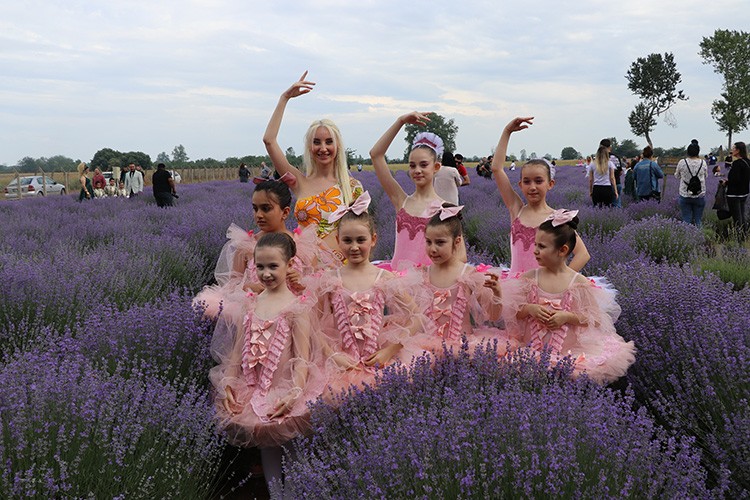 Edirne'de lavanta tarlasında bale gösterisi yapıldı