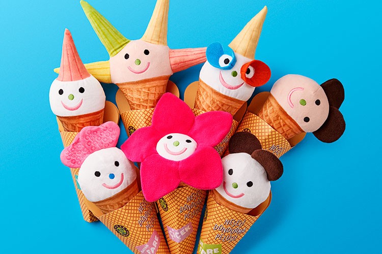 Neşeli dondurma keyfi neşeli oyuncağa dönüşüyor