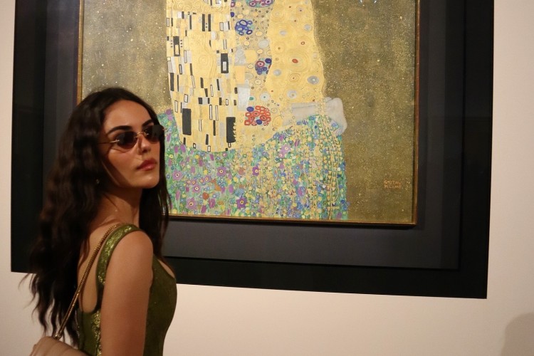 Oyuncu Özgü Kaya yorgunluğunu Viyana'da attı