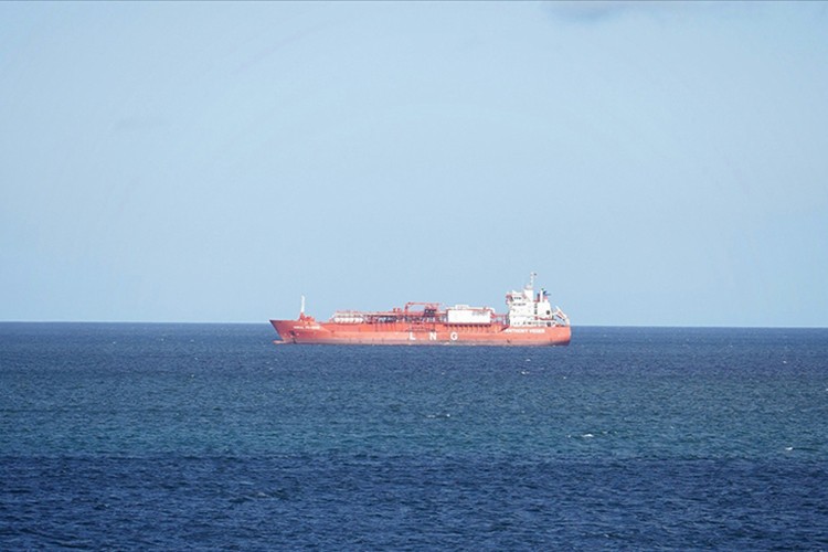 Hürmüz Boğazı'nda gemi trafiği sürüyor