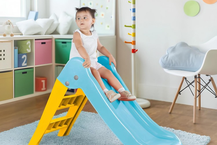 ebebek'ten miniklere çeşit çeşit karne hediyeleri ve bayramlıklar!