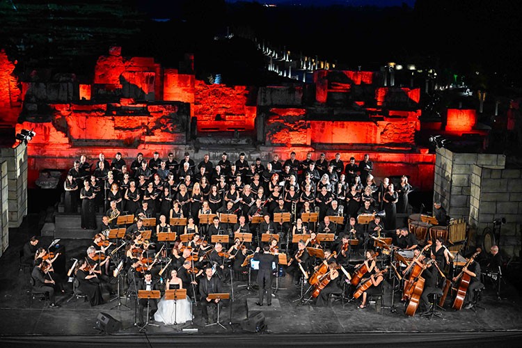 Efes'te "Carmina Burana" seslendirildi