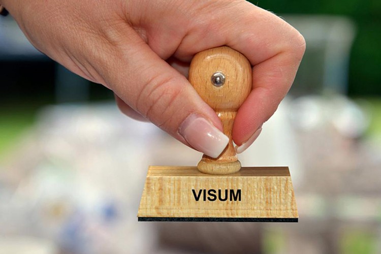 Almanya depremzede vizelerini uzatacak