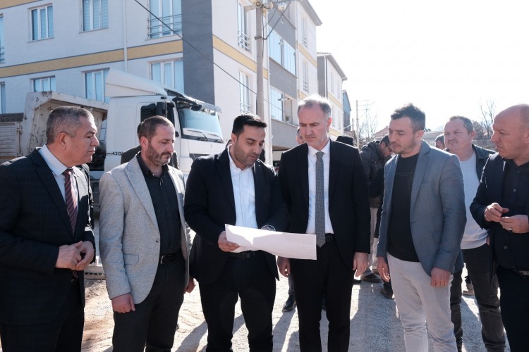 KURŞUNLU'DA CADDE VE SOKAKLAR SİL BAŞTAN YENİLENİYOR