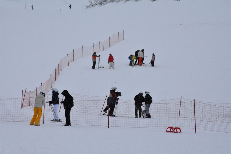 Çambaşı Kayak Tesisleri'nde yarıyıl tatili yoğunluğu başladı