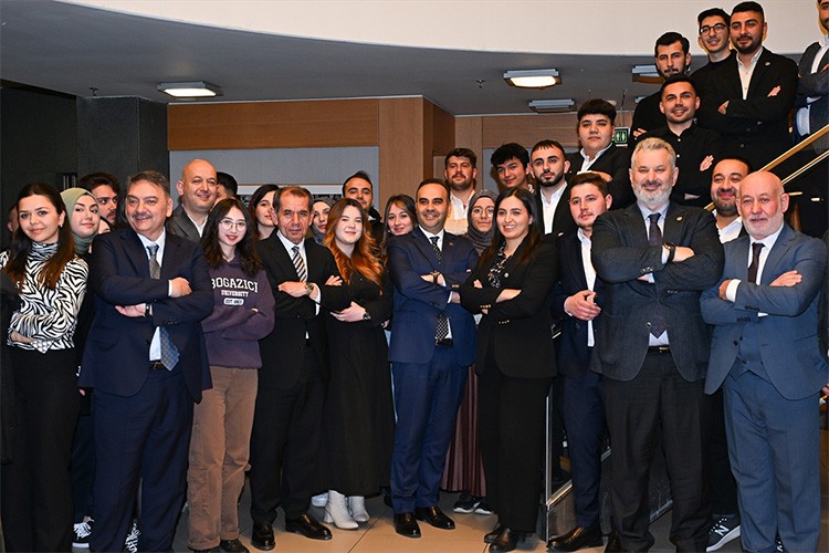 "Cumhuriyet'in ikinci asrını 'Türkiye Yüzyılı' kılacak adımlar atacak"