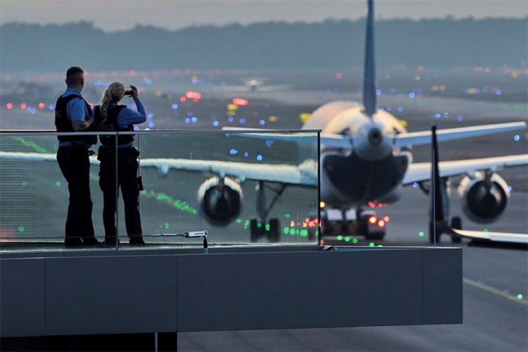 Almanya'da grevinin ardından uçuşlar yeniden başladı