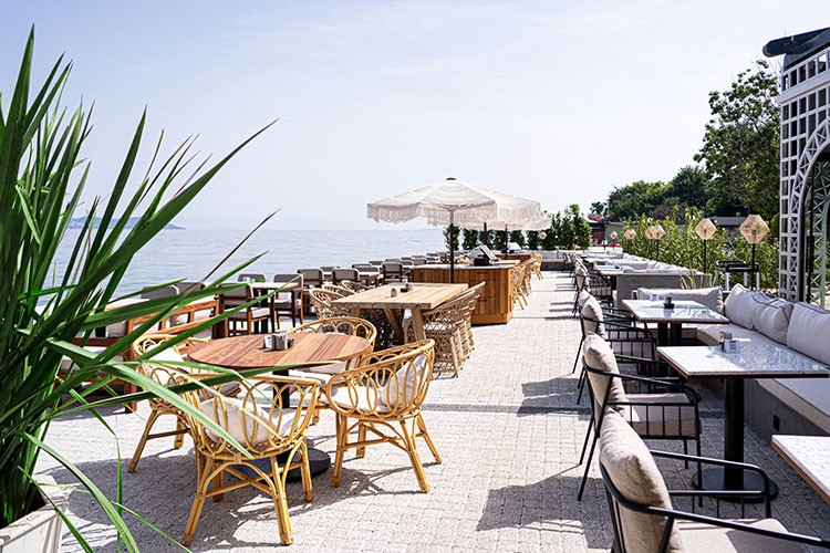 Manhattan Fenerbahçe, Tatil Hissi Veren Atmosferiyle Büyülüyor