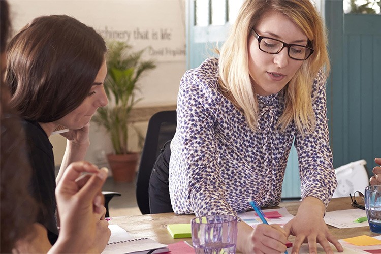 İngiltere'de kadın yönetici sayısı 8 yıl sonra düştü