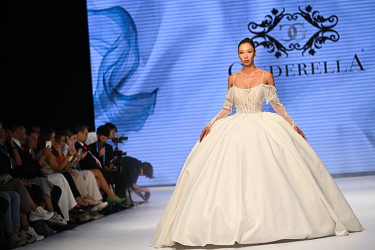 İzmir'de düzenlenecek moda ve hazır giyim fuarları tanıtıldı