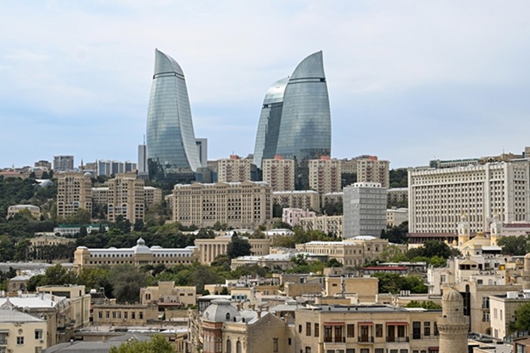 Azerbaycan'da ulaşımdaki engeller "Türk malı" projeyle aşılacak