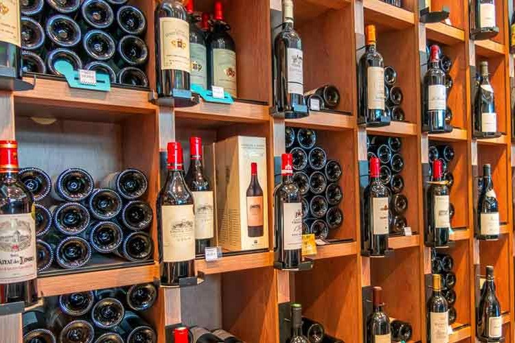 Fransızlar enflasyon nedeniyle daha az şarap içiyor