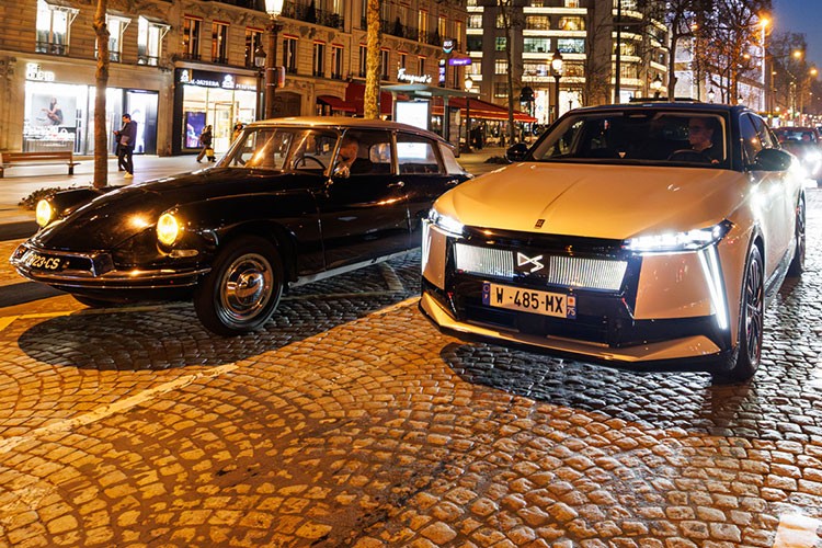 DS Automobıles, DS'in 70. yılını Retromobile'de kutladı!