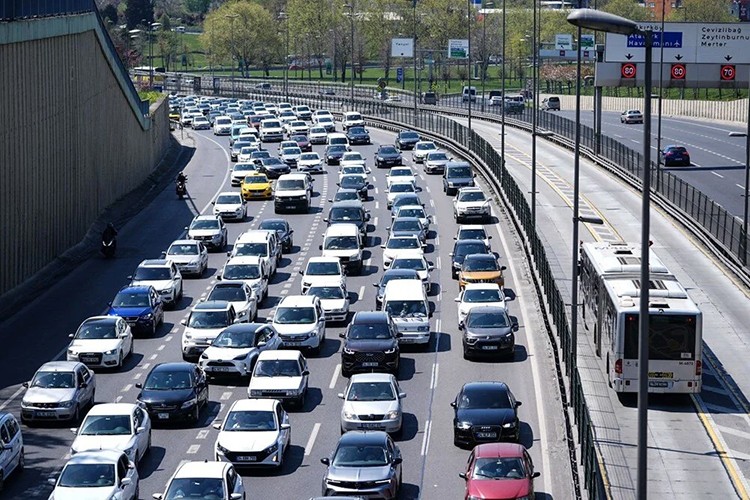 Bayram'da otoyollardan yaklaşık 16,3 milyon araç geçti