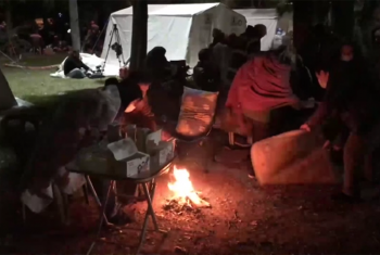 İzmir'de depremzedeler geceyi çadırlarda geçirdi